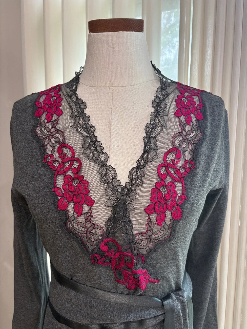Joelle by La Perla Charcoal Lace-pink Trim Wrap Lounge Top tie side stretchy S
